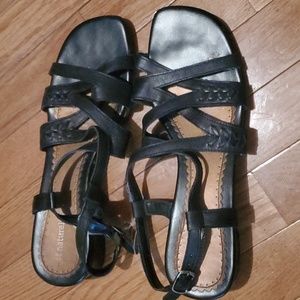 Flat sandals